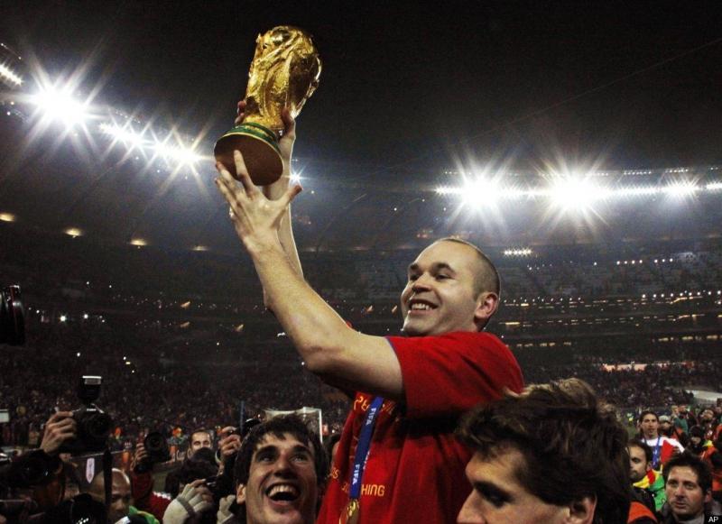 Andres Iniesta đá phạt Tây Ban Nha tại Chung kết World Cup 2010