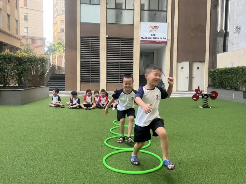 Các bé tại Angels Montessori Preschool Tresor tham gia các hoạt động vui chơi bổ ích