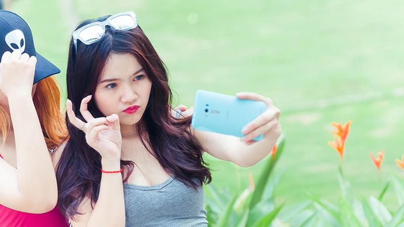 Ảnh tự chụp (selfie) nhiều hơn, ảnh gia đình ít lại