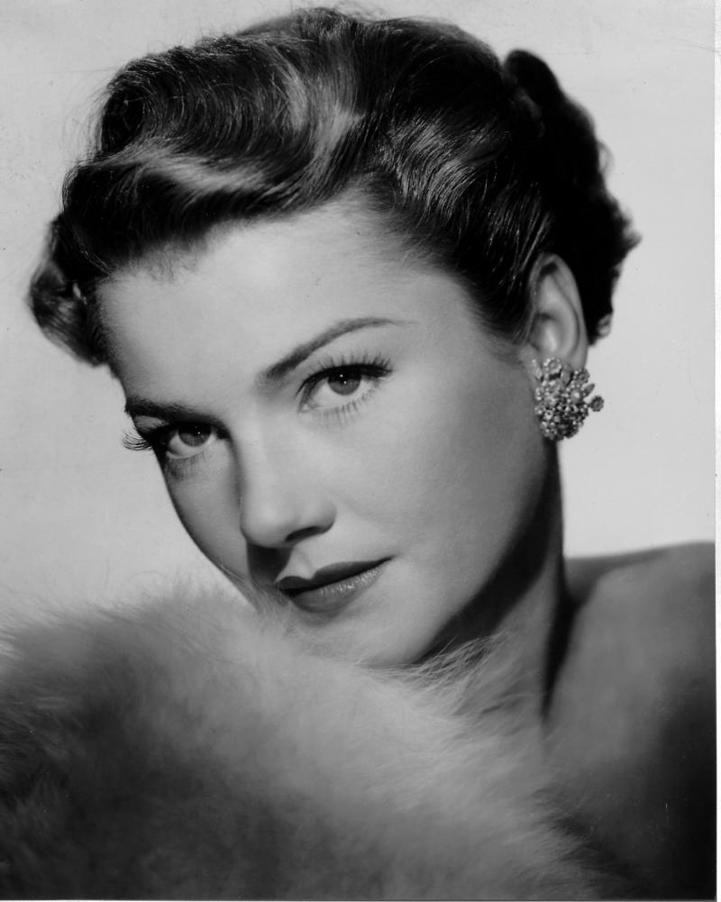 Nữ diễn viên Anne Baxter giành Oscar khi còn rất trẻ, 23 tuổi.