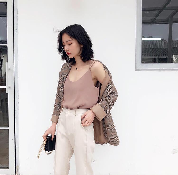 Áo blazer khoác ngoài áo hai dây mỏng