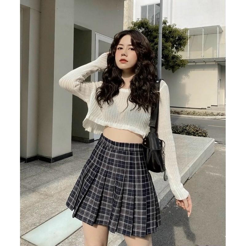 Áo crop top kết hợp quần jean hoặc váy