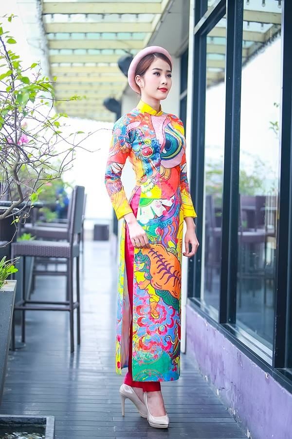 Áo dài truyền thống là thông điệp văn hóa khó quên của đất nước Việt Nam. Vào dịp Tết Nguyên đán, hãy thể hiện sự tự hào với trang phục truyền thống nhất định. Áo dài tết nguyên đán sẽ là lựa chọn hoàn hảo để bạn thể hiện sự thanh lịch và trẻ trung.