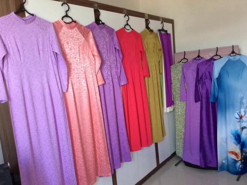 Áo dài Hồng Xuân