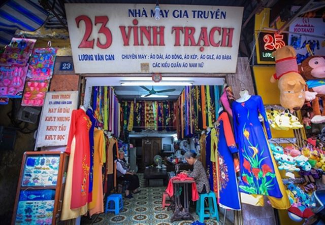 Cửa hiệu áo dài gia truyền 23 Vinh Trạch