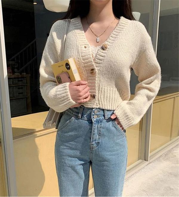 Áo khoác cardigan với quần jeans dài