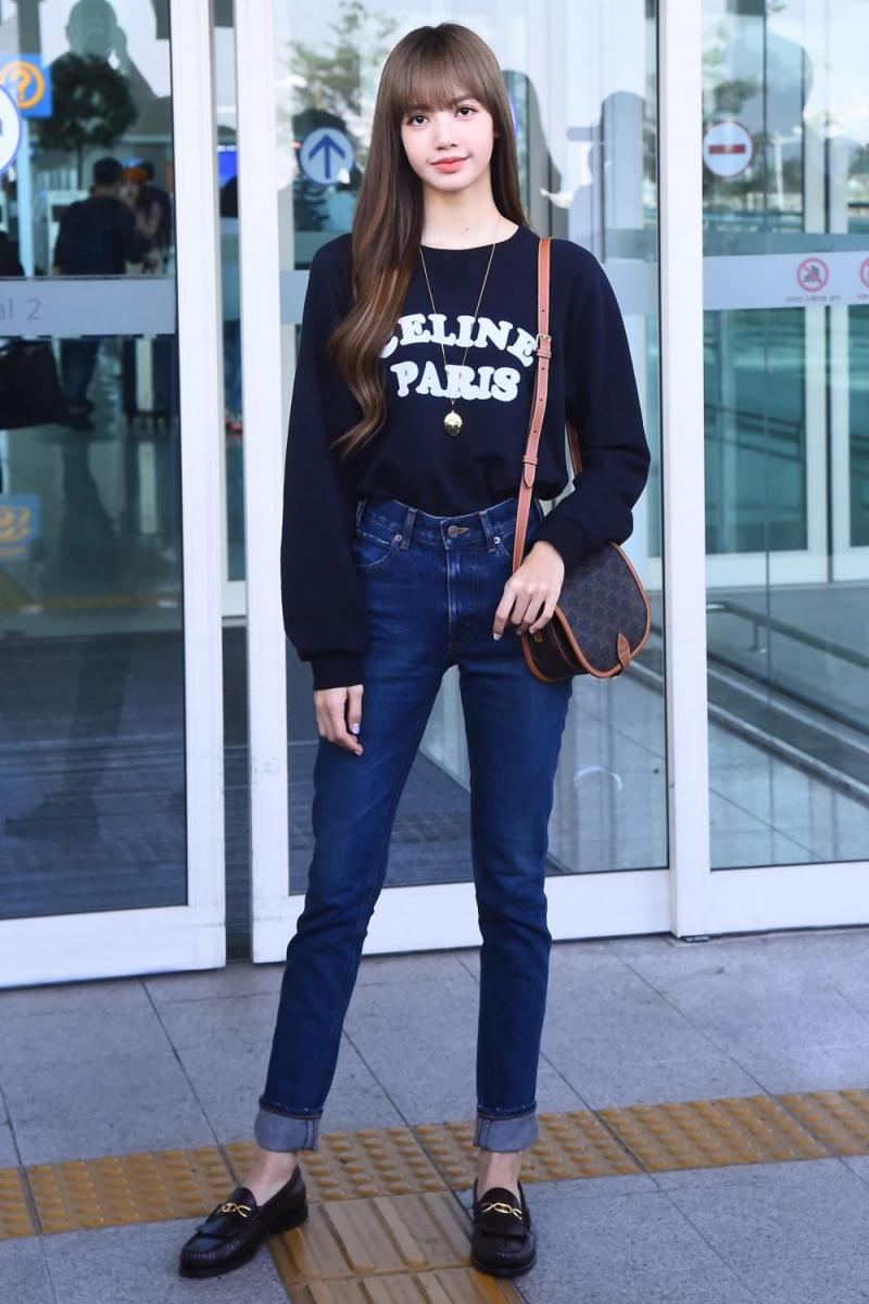 Áo sweater phối quần jeans