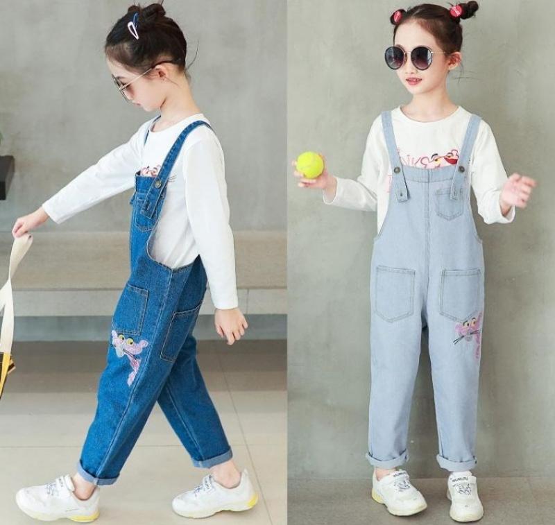 Áo thun phối với jumpsuit