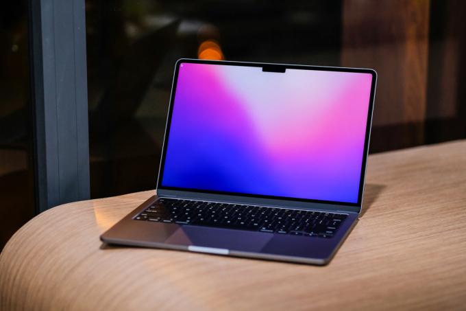 Apple MacBook Air với bộ xử lý M2