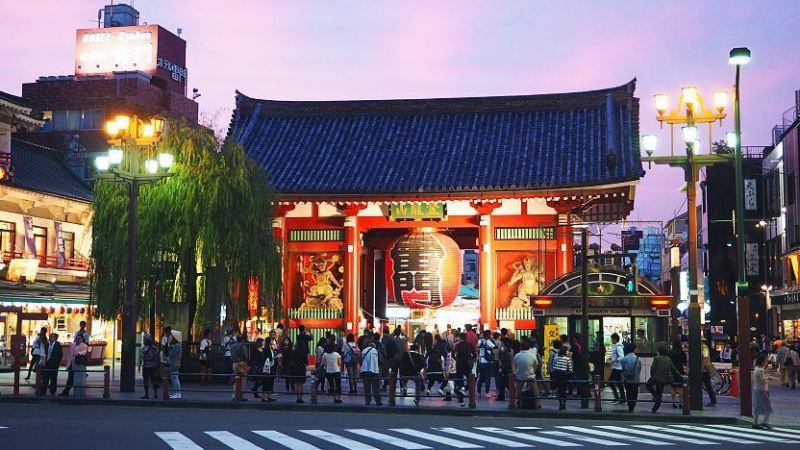 Asakusa là nơi bán, trưng bày các món đồ truyền thống của Nhật