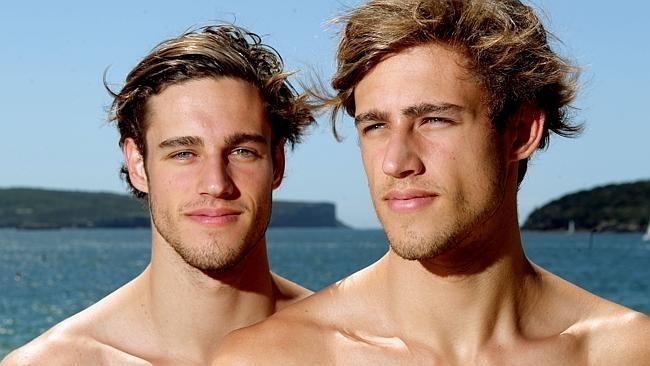 Những chàng trai Australia lại có vẻ hút hồn thông qua cơ bắp và mái tóc bồng bềnh