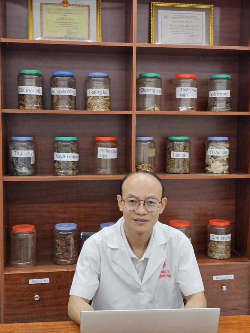 Bác sĩ Đinh Xuân Hoàng