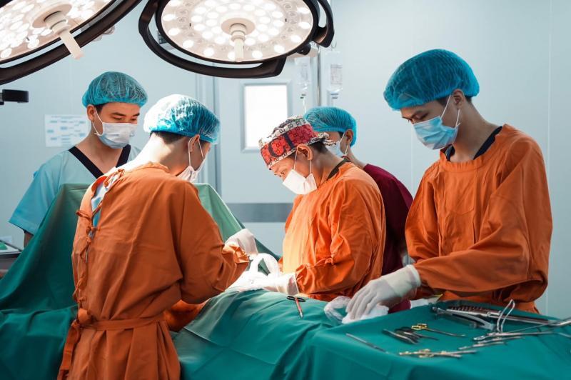 Bác sĩ Ngô Mộng Hùng