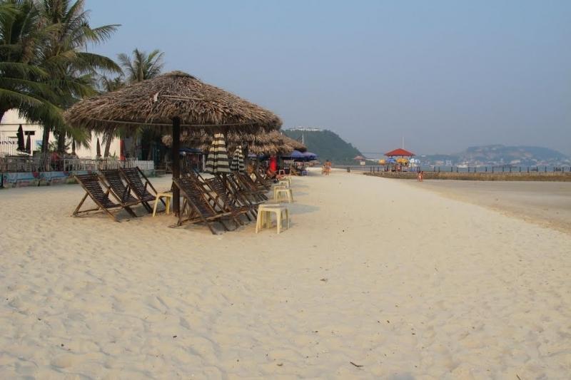 Bãi biển Bãi Cháy (Quảng Ninh)