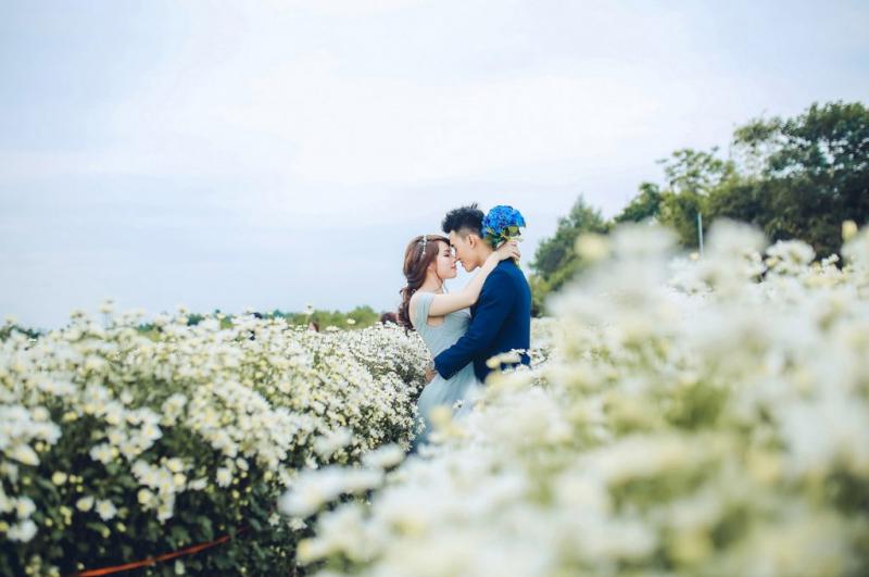 Chụp ảnh cưới ở Bãi đá sông hồng