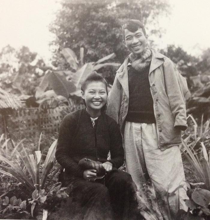Nhà thơ Tố Hữu và vợ ở xóm Chòi (Thái Nguyên)