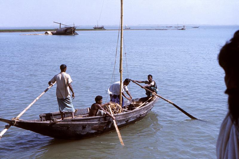 Bài văn phân tích đoạn cuối tác phẩm 'Chiếc thuyền ngoài xa