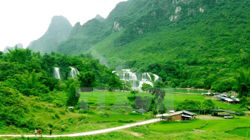 Bài văn so sánh thiên nhiên hiện lên trong Tây Tiến và Việt Bắc số 3