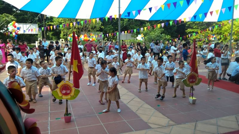 Mùa thu cũng là mùa tựu trường.