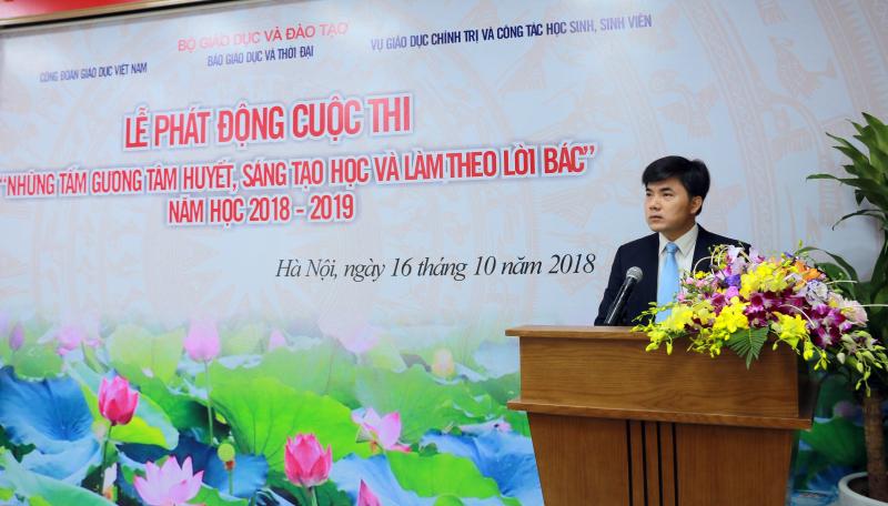 Thầy còn trẻ nhưng vô cùng tận tụy và gương mẫu