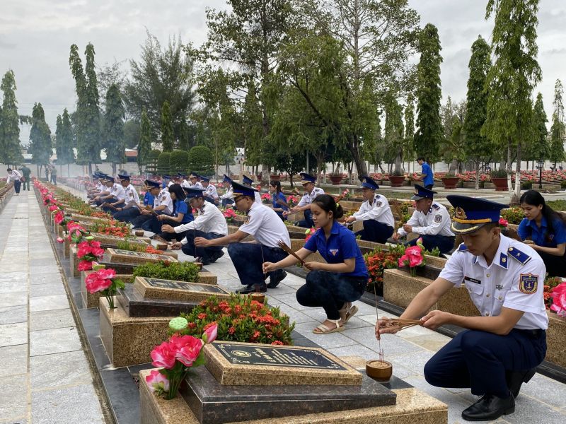 Văn khấn các anh hùng liệt sỹ - Văn khấn nghĩa trang liệt sỹ ngày 27.7