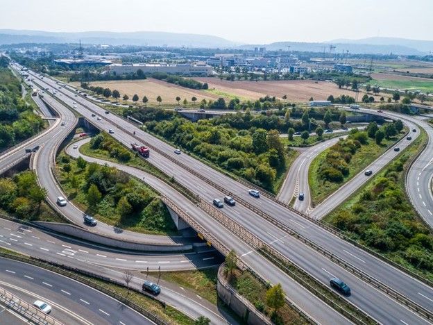 Bạn không nên để xe hết nhiên liệu khi lái trên hệ thống đường cao tốc liên bang (autobahn) ở Đức