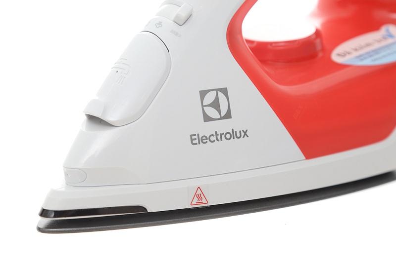 Bàn ủi hơi nước Electrolux ESI5116