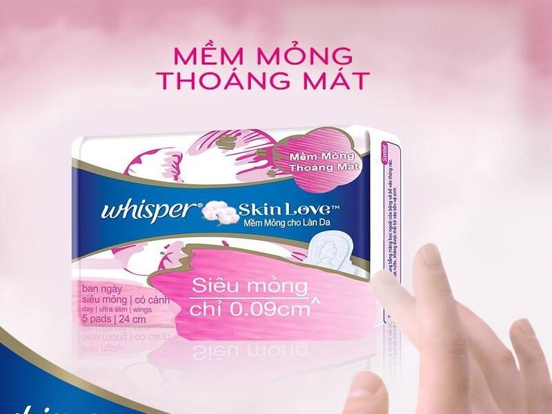 Băng Vệ Sinh Whisper Skinlove Mặt Bông Ngày 24cm