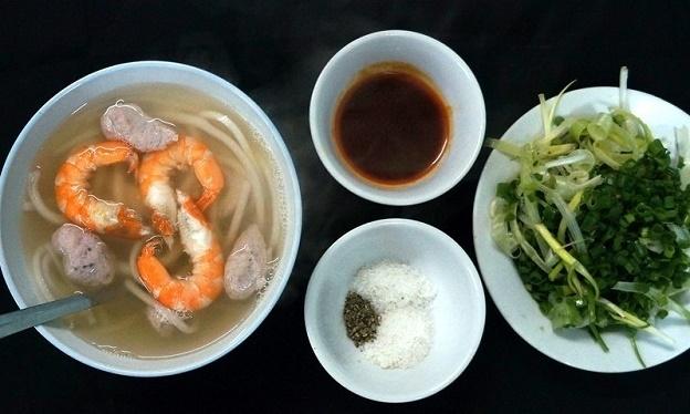 Quán ăn vỉa hè ngon nức tiếng ở Huế