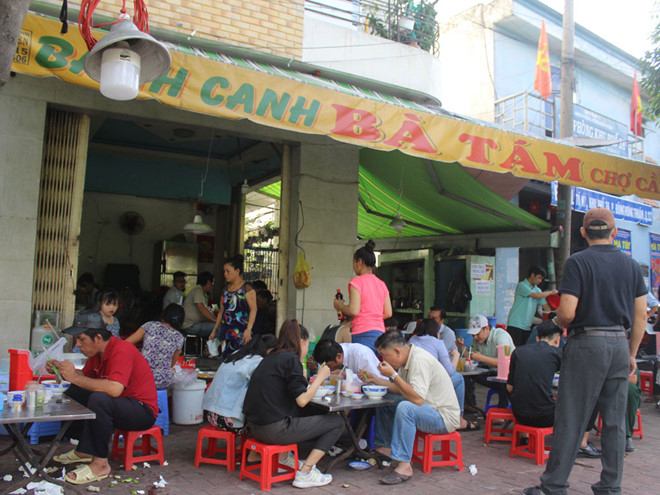 Bánh canh Bà Tám Chợ Cầu