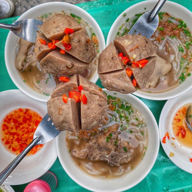 Bánh Canh Bò Viên Khổng Lồ