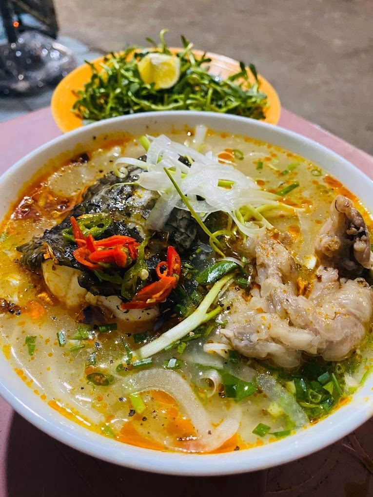 Bánh canh cá lóc Cô Tuyền