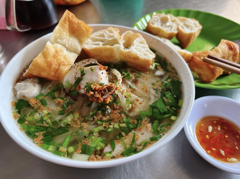 Bánh canh chả cá Bảy Hạnh