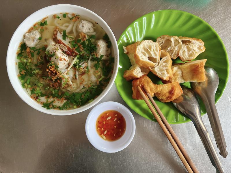 Bánh canh chả cá Bảy Hạnh