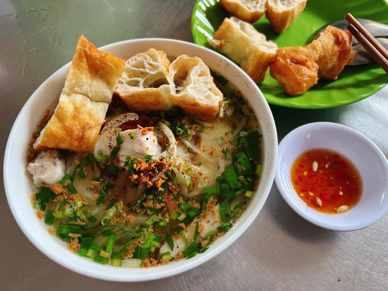 Bánh canh chả cá Bảy Hạnh