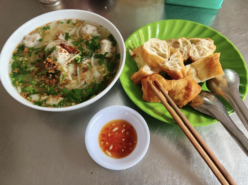 Bánh canh chả cá Bảy Hạnh