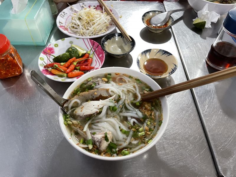 Bánh canh chả cá Phụng Phú Quốc