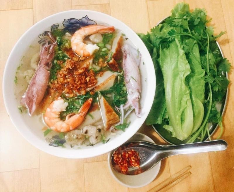 Bánh canh Cô Út Chợ Đêm