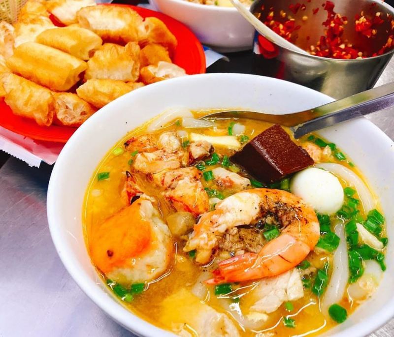 Quán bánh canh cua, ghẹ nổi tiếng nhất Sài Gòn