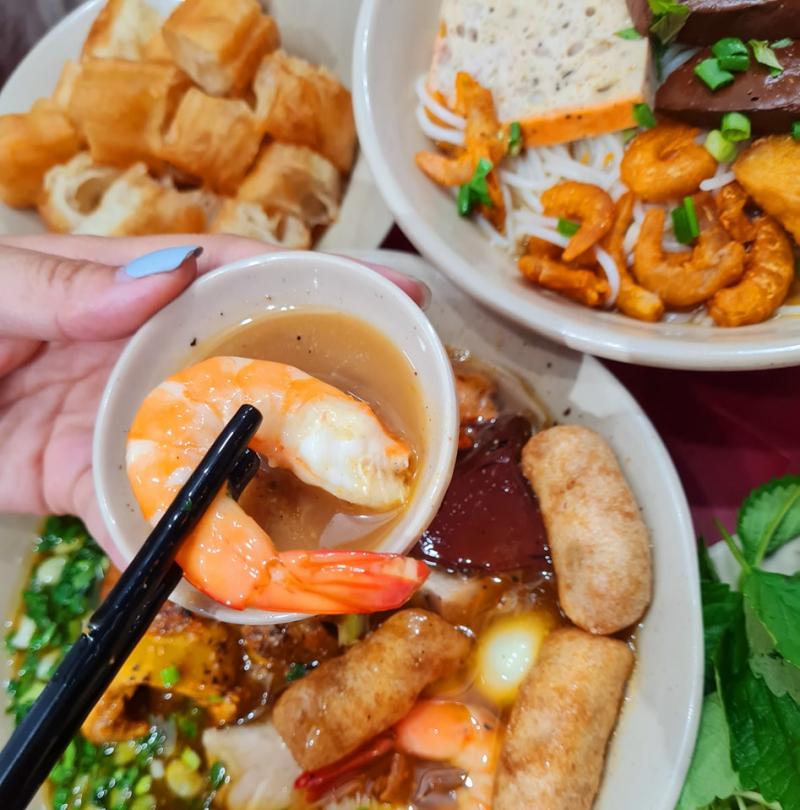 Bánh Canh Cua Út Lệ