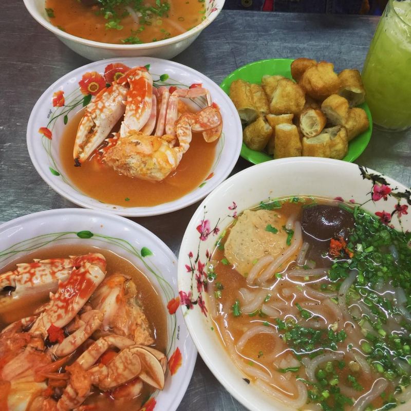 Quán bánh canh cua, ghẹ nổi tiếng nhất Sài Gòn