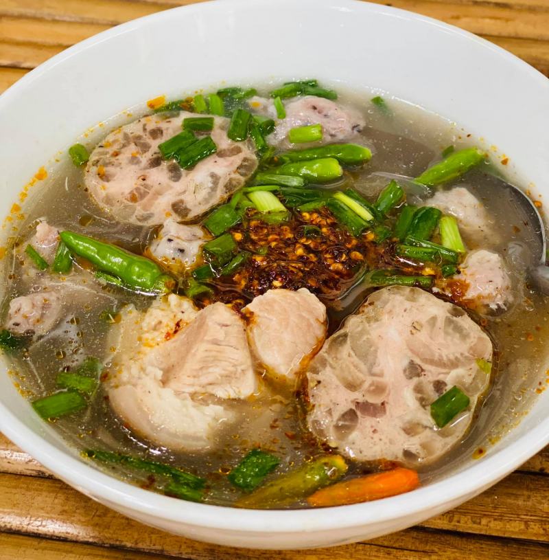 ﻿﻿Bánh canh giò heo - Trần Văn Cẩn