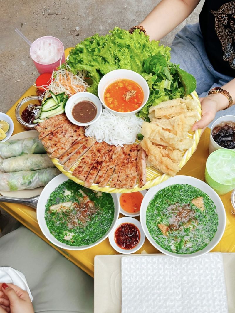 Cô Diễm Nem Nướng Bánh Canh Hẹ