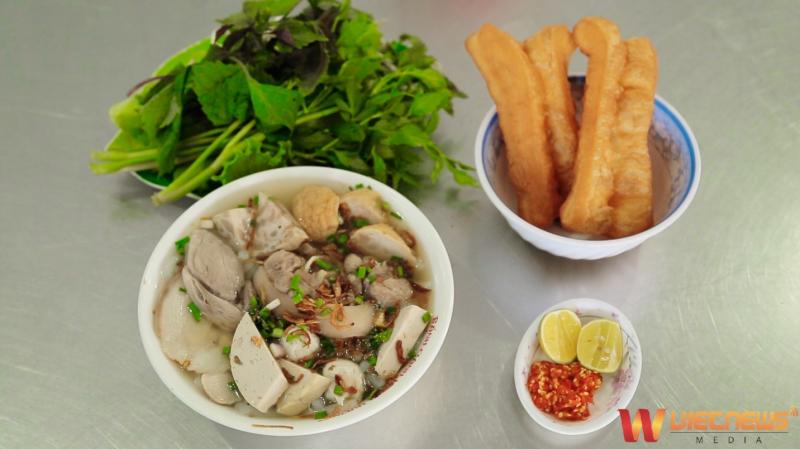 Giá trung bình một tô bánh canh Long Hương là 25K