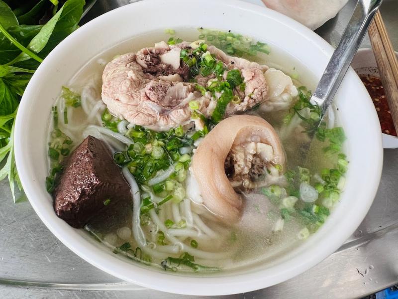 Bánh Canh Năm Hồng