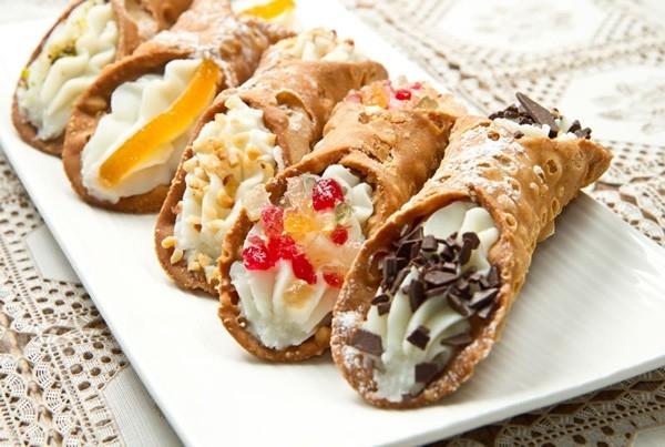 Bánh Cannoli bằng vàng