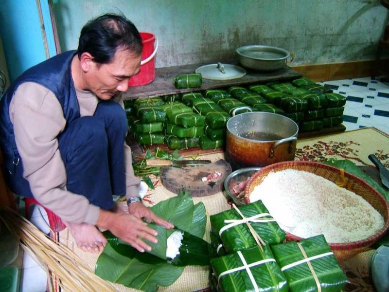 Bánh chưng là sự thể hiện của đôi bàn tay khéo léo