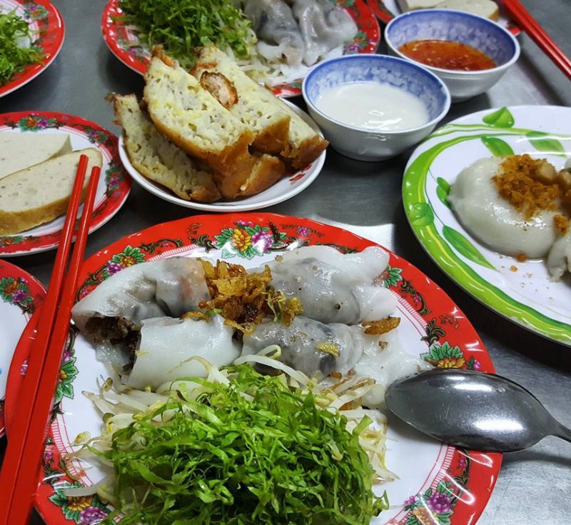 Bánh Cuố﻿﻿﻿n Cô Năm