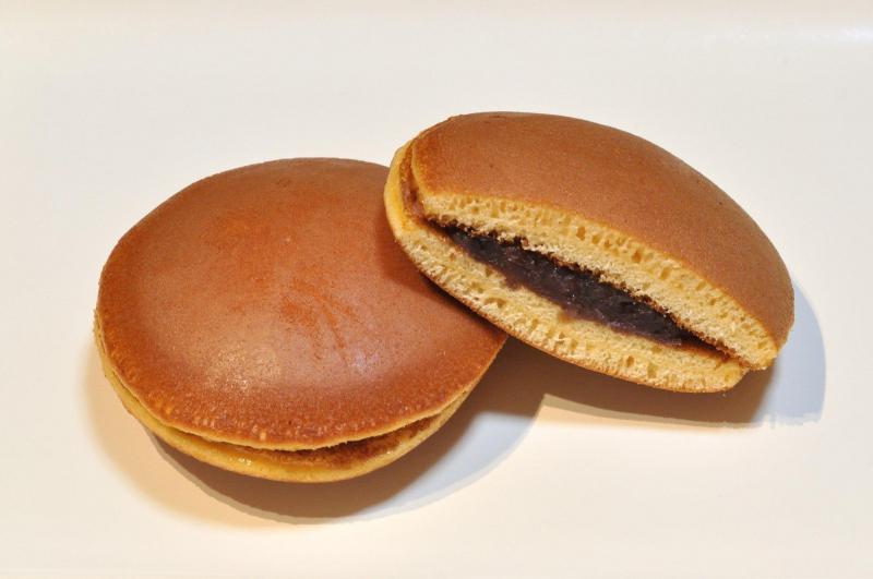 Bánh Dorayaki nhân đậu đen