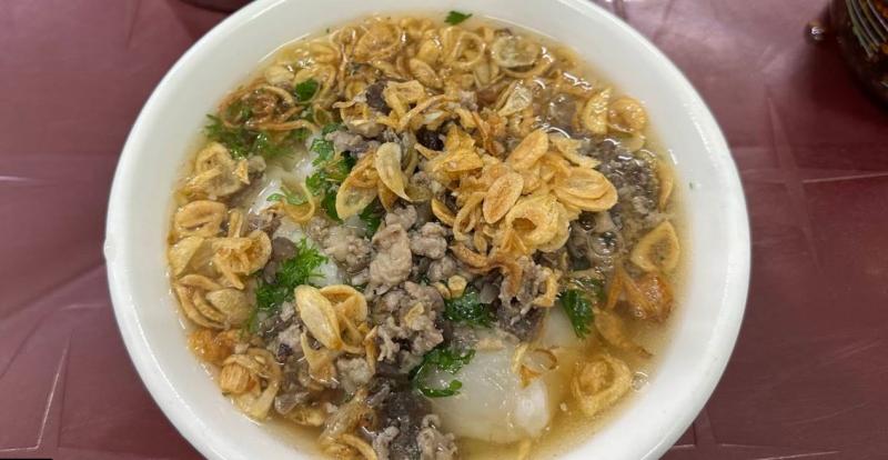 Bánh đúc nóng Cô Huyền